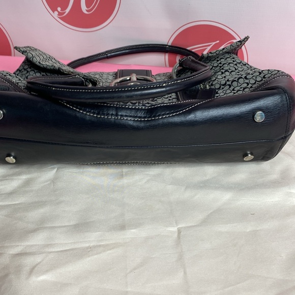 Coach - Picture 4 of 6